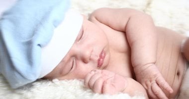 6 حاجات لازم تعرفيها عن العناية بأظافر المولود الجديد.. قلميها مرتين شهريا