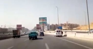تعرف على الحركة المرورية بكورنيش النيل وسط تواجد رجال المرور 