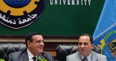 جامعة دمنهور تقرر إلزام الطلاب بمحو أمية 5 أشخاص كشرط للتخرج