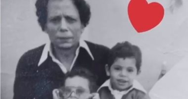 شاهد شقيقة رامى إمام تحتفل بعيد ميلاده بصور نادرة لطفولتهما