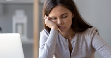 دراسة أمريكية.. الملل يحيط بالمراهقين ويزداد كل عام! 