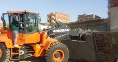 صور.. حملة لإزالة التعديات على أملاك الدولة بحى السويس