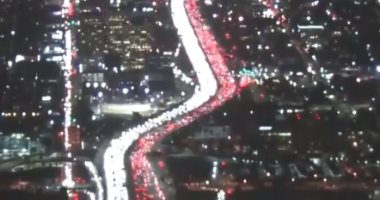 شوارع لوس أنجلوس تتحول لـ"جراج كبير" بألوان مختلفة فى عيد الشكر.. اعرف التفاصيل