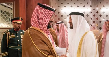 ولي العهد السعودى يصل الإمارات وسط ترحيب شعبى واسع وابن زايد فى مقدمة المستقبلين.. محمد بن سلمان يلتقى كبار المسئولين ويترأس بلاده فى مجلس التنسيق السعودى - الإماراتى.. وأنور قرقاش: أهلا بالشقيق والعضيد والشريك