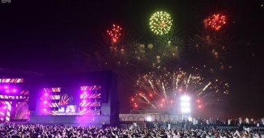 نجوم الفن يضيئون سماء موسم الرياض