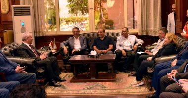  محافظ الأقصر يستقبل وفد الجامعة الألمانية لمتابعة تنفيذ الهوية البصرية 