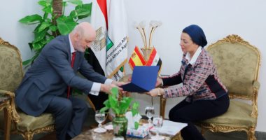 وزيرة البيئة تستقبل سفير إسبانيا لتأكيد مشاركة مصر فى مؤتمر تغير المناخ بمدريد