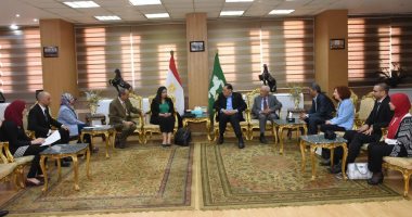 الآثار ومحافظ الشرقية يبحثان إنشاء مركز تدريب للحرف التراثية