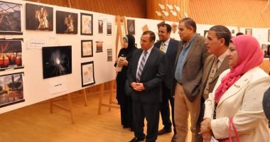 صور.. رئيس جامعة كفر الشيخ يفتتح معرض الفنون التشكيلية ويتفقد كلية الطب