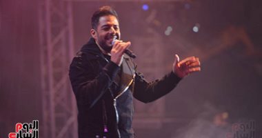 حماقى يبدأ حفل تأسيس كايرو فيستيفال سيتي مول بأغنية "نفسى أبقى جنبه"