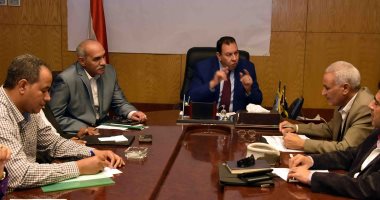 صور.. سكرتير عام الأقصر يلتقى رؤساء المدن لمتابعة ملف تقنين أراضى الدولة