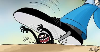 كاريكاتير إماراتى.. العالم يدهس تنظيم داعش الإرهابى بالحذاء