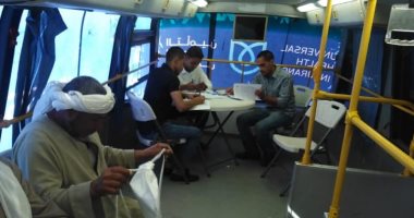 صور.. أتوبيس التأمين الصحى الشامل بالأقصر يواصل مهام التوعية وتسجيل المواطنين