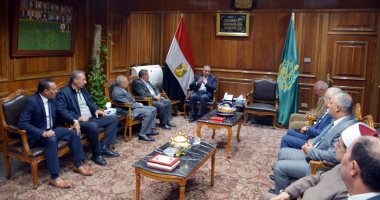 محافظ القليوبية: تطبيق مبدأ الثواب والعقاب علي الجميع ولا مكان للمقصرين