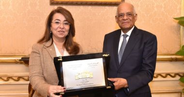 عبدالعال لغادة والي: بصماتك واضحة فى إنجازات الوزارة خلال فترة توليكى المسئولية