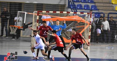 الزمالك يتقدم على  الأهلى 9 /5  فى الشوط الأول في قمة اليد