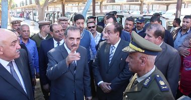 صور.. محافظ كفر الشيخ يقود حملة لإزالة الإشغالات ويتفقد الموقف العمومى 