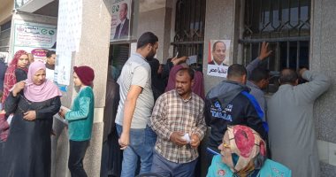 صور.. توقيع الكشف الطبى على 2300 حالة بقافلة طبية فى الزرزمون بالشرقية