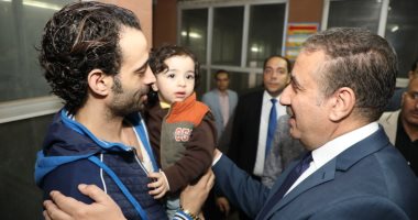صور.. محافظ المنوفية يوجه بتوفير عناية مركزة لأحد المرضى وإجراء عملية عاجلة لاخر 