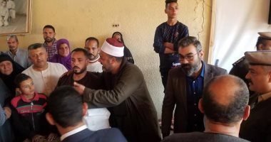 صور .. إنهاء خصومة ثأرية بين عائلتين بجلسة صلح وتقديم الكفن فى المنوفية 