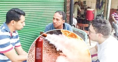 صور.. طفايات قاتلة.. تحقيق استقصائى يكشف رحلة تصنيع طفاية حريق مغشوشة.. "مصانع بير السلم" تستخدم بودرة ليس لها علاقة بالإطفاء.. مصلحة الكيمياء: غير صالحة.. وأستاذ كيمياء: كربونات الكالسيوم تسبب تهتك الرئة