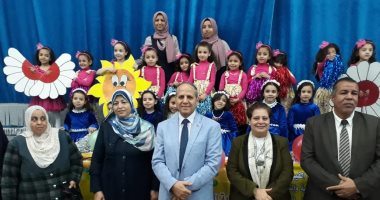 صور.. وكيل تعليم الفيوم يشهد مهرجان عيد الطفولة ويفتتح معرض الوسائل التعليمية