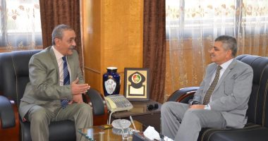 محافظ الإسماعيلية يستقبل رئيس هيئة قناة السويس ويشيد بدعم الهيئة للمشروعات