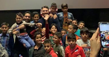 أحمد عز فى عرض لفيلم الممر أمام أطفال: تقدروا تعملوا أحلى من كده.. فيديو وصور