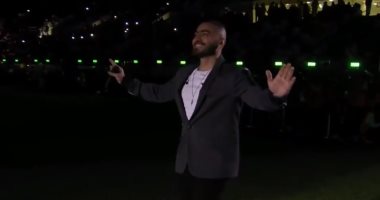 فيديو  .. تامر حسني يحيى حفل اعتزال نجم نادي الهلال السعودي ياسر القحطاني