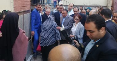 محافظ الإسكندرية يتفقد مستشفى الجمهورية ومحطة التنقية بحى غرب