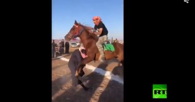 "مشجعش بضمير".. حصان يدهس مشجعا سعوديا خلال سباق بمنطقة حائل