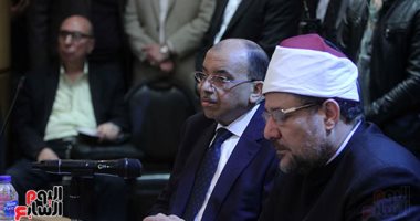 وزير التنمية المحلية: "لو المواطن محطش إيده فى جيبه الموظف مش هياخد رشوة"