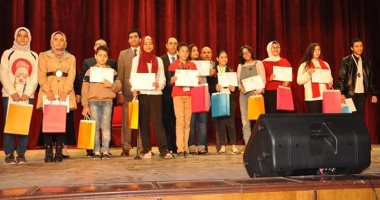 تكريم الطلاب الفائزين بمسابقة الرسم الفنية بالشرقية