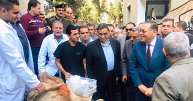 صور.. بيطرى الشرقية: ترقيم و علاج 165 رأس فى قافلة علاجية