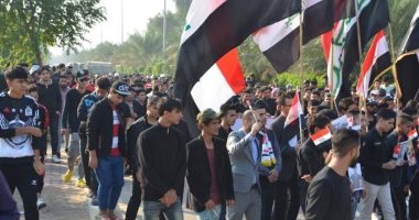 أعداد كبيرة من المتظاهرين العراقيين يتوافدون على ساحة التحرير فى بغداد