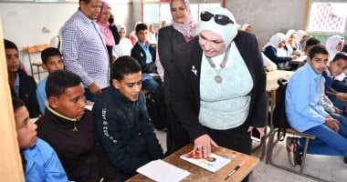 صور ... رئيس جامعة قناة السويس تتابع أعمال التطوير بقرية الفردان