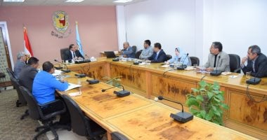 رئيس جامعة سوهاج يعقد الاجتماع الأول للمؤتمر الدولي للطاقة الجديدة والمتجددة