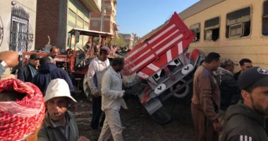 السكة الحديد: احتكاك جرار زراعى بقطار ركاب المنصورة - المطرية