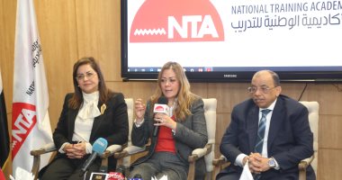 وزير التنمية المحلية يطالب نواب المحافظين بدور قيادى فى دمج المبادرات