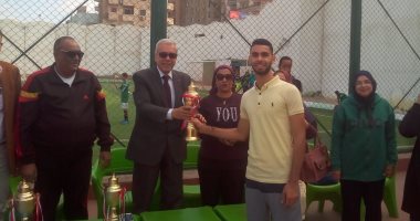 صور .. وكيل وزارة التعليم بالقليوبية يكرم الفرق الفائزة ببطولة الألعاب الجماعية