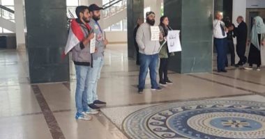 فيديو.. متظاهرون لبنانيون يقتحمون قصر العدل بلبنان للتحقيق فى قضايا فساد
