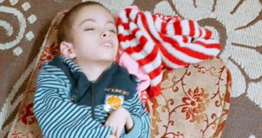 صور.. "يوسف وفدوى" رحلة معاناة استمرت 16 عاما.. والأم تناشد بطوق النجاة 