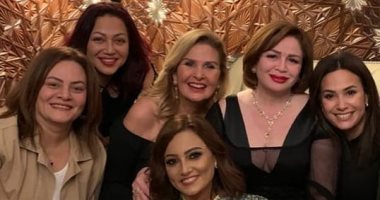اللمة الحلوة فى مراكش.. صورة تجمع يسرا وإلهام شاهين وبشرى وهند صبرى فى المغرب