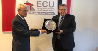 تكريم السفير نعمان جلال فى الجامعة المصرية الصينية