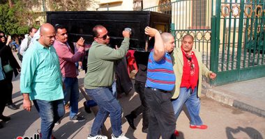 أشرف زكى ومحمد الشقنقيرى يشيعان جثمان محمد خيرى من السيدة نفيسة