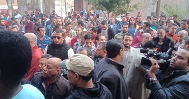 صور.. الحزن يخيم على قرية ميت حلفا قبل توديع جثمان شعبان عبد الرحيم