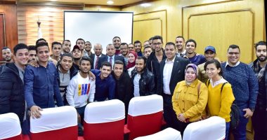 رئيس جامعة بنى سويف يخصص سيارة لنقل طالبات المدينة للقطار فى الأوقات المتأخرة