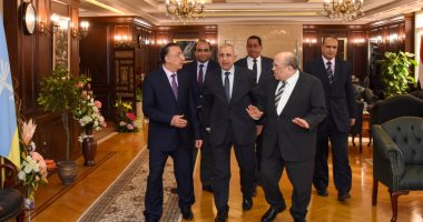 محافظ الإسكندرية يلتقى "الفقى" و"عبد الغفار" لبحث التعاون.. صور