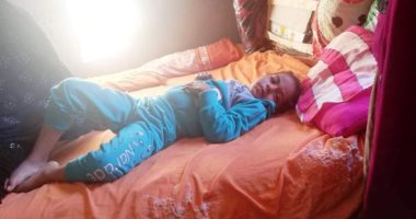 صور.. حقنة بالخطأ تصيب طفلة بالوادى الجديد بشلل فى النخاع الشوكى 