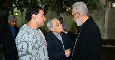 سميحة أيوب ورشوان توفيق يقدمان واجب العزاء فى زوجة عبد الرحمن أبو زهرة